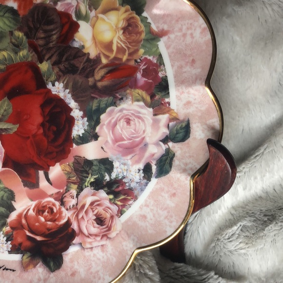 Franklin Mint Accents Victorian Rose Bouquet Plate Franklin Mint